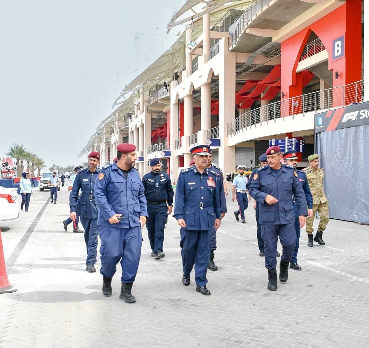 نائب رئيس الأمن العام يتفقد الترتيبات الأمنية استعداداً لانطلاق سباق الفورمولا 1<